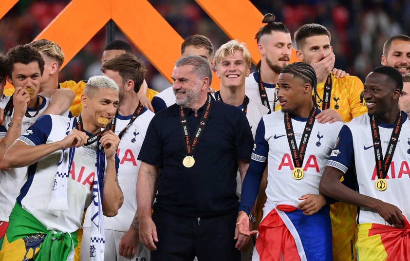 angee-682e66c75978b Tottenham lên ngôi sau 17 năm chờ đợi (nguồn ảnh Twitter)
