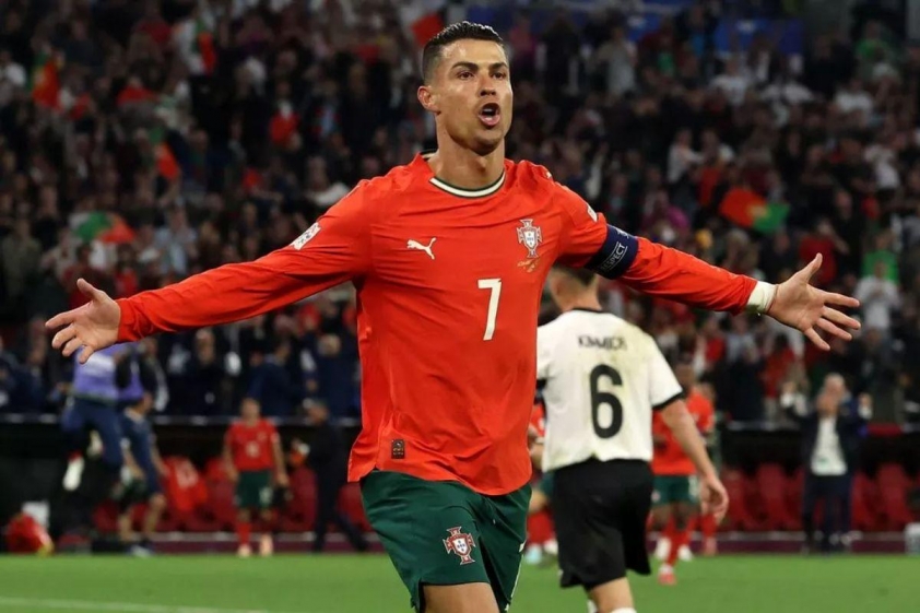 nh-12-6840c41d6bad7 Cristiano Ronaldo ghi bàn thắng quyết định giúp Bồ Đào Nha đánh bại Đức ở vòng bán kết Nations League (Ảnh: The Mirror).