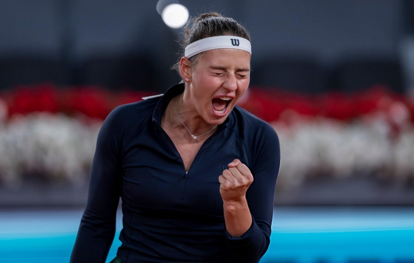Từ bỏ quốc tịch Nga, mỹ nhân tennis vẫn bị đối thủ Ukraine lạnh nhạt 829001