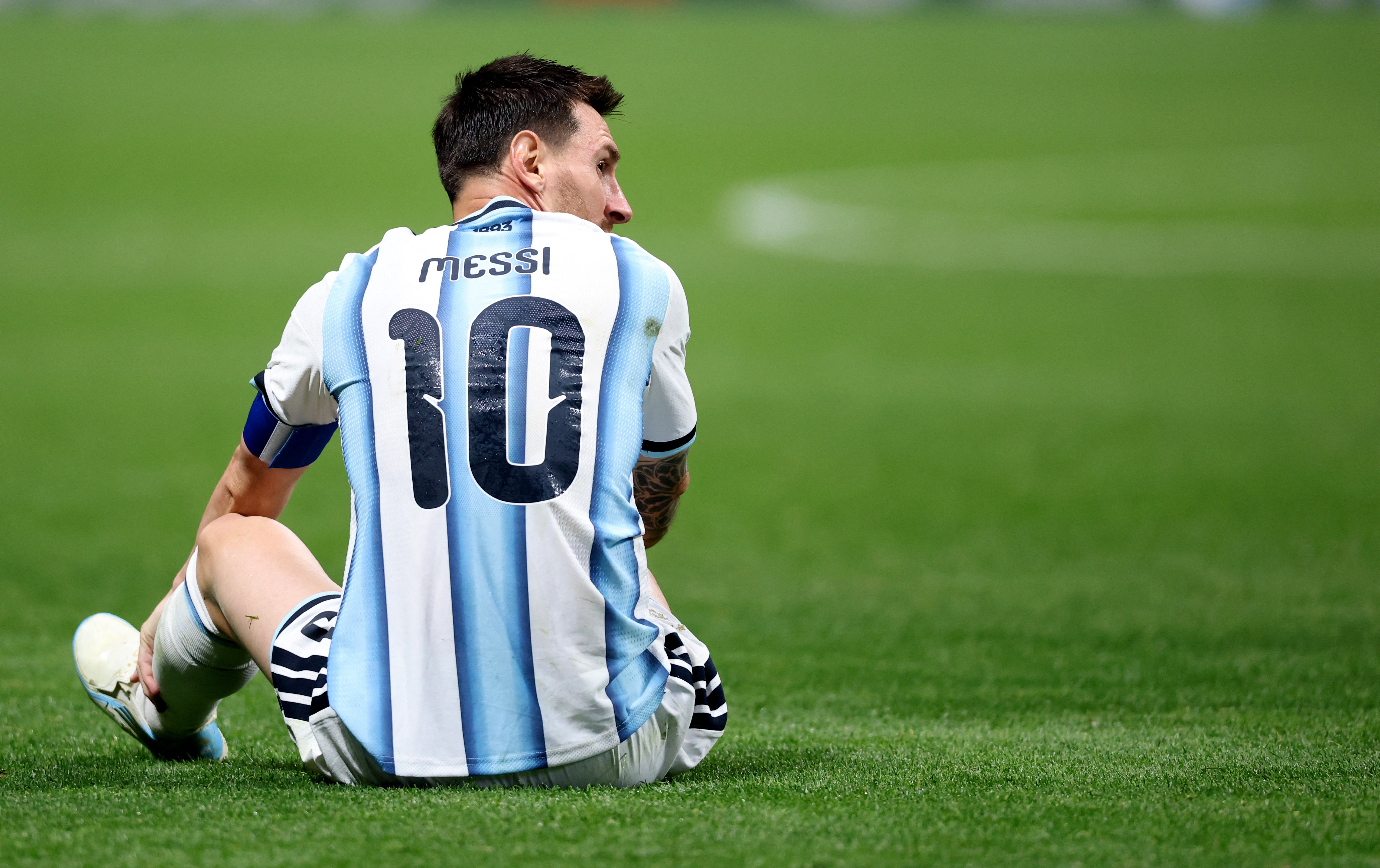 10 năm sau lần “giải nghệ hụt”, Messi lần này có còn quay lại Argentina?