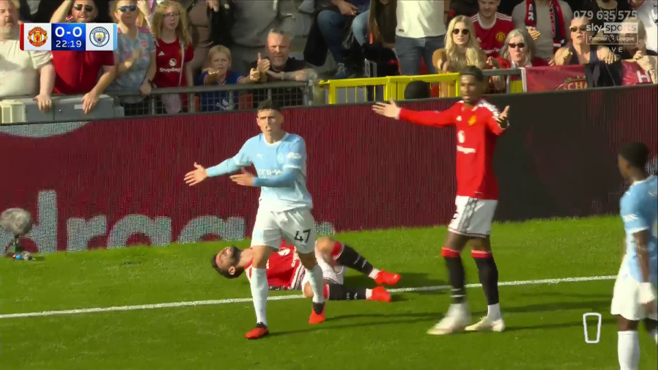 Tranh cãi thẻ đỏ của Phil Foden trận derby MU vs Man City
